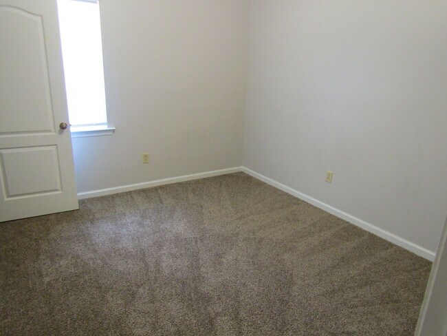 Building Photo - 110 Tempest Ln
