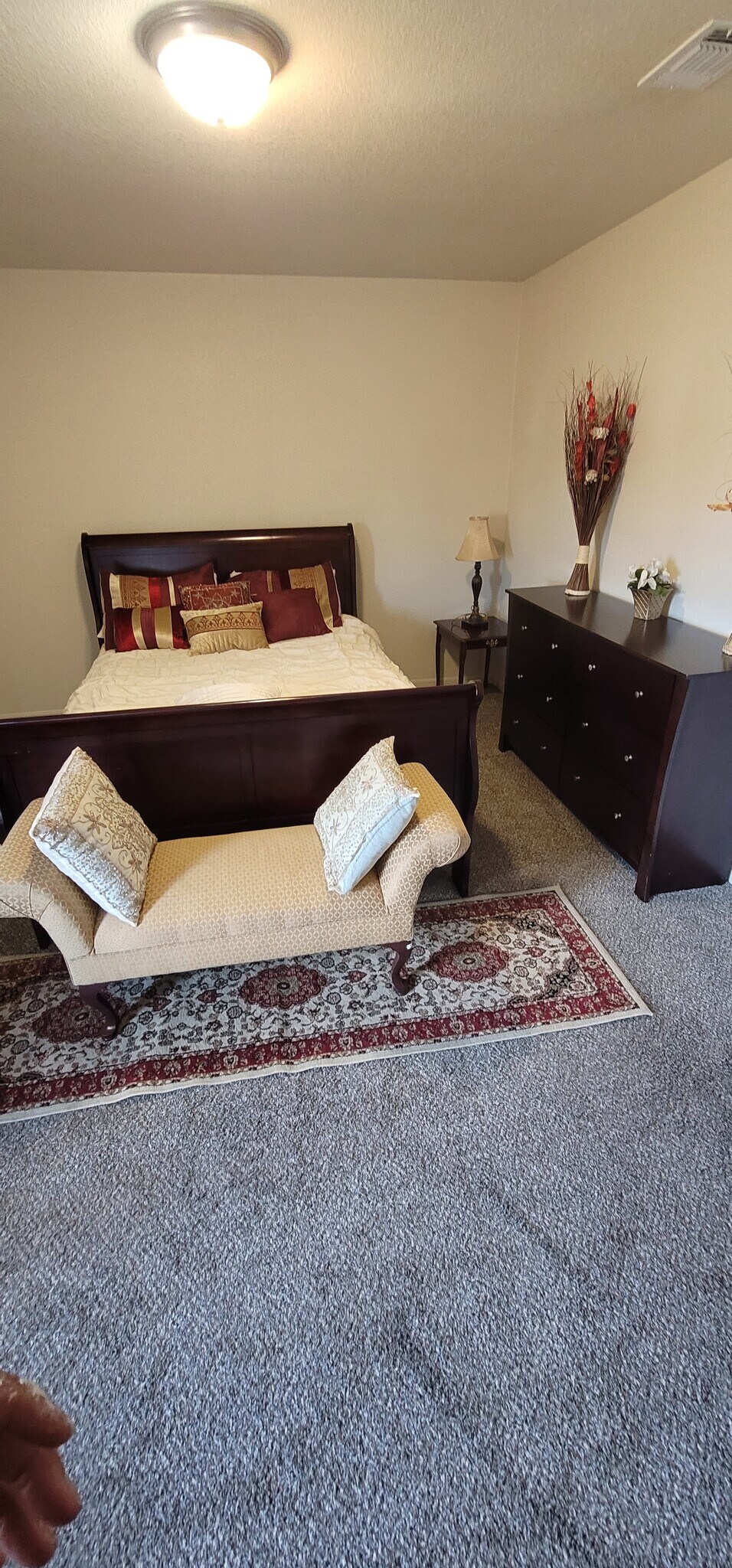 Building Photo - 900 Yi Dr