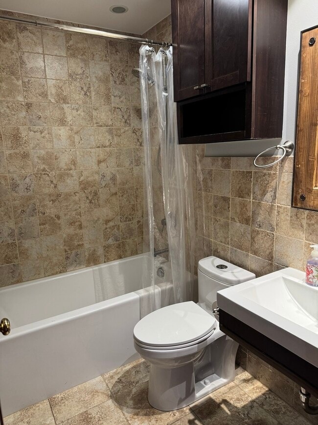 Building Photo - 1017 Buccaneer Dr