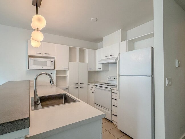 Building Photo - Great Location! 1bd/1bth Belltown Condo, $1,900/mo.