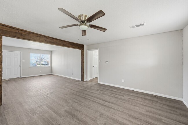 Building Photo - Beautifully renovated 3-bedroom, 2-bath home located in Richland Hills, TX 76118. This move-in re...