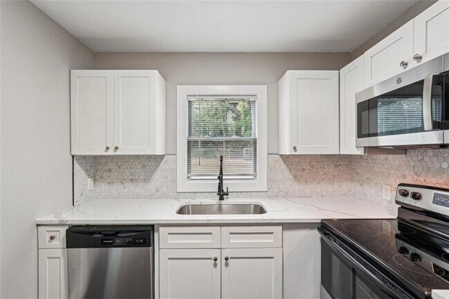 Building Photo - 172 Meador Way SE