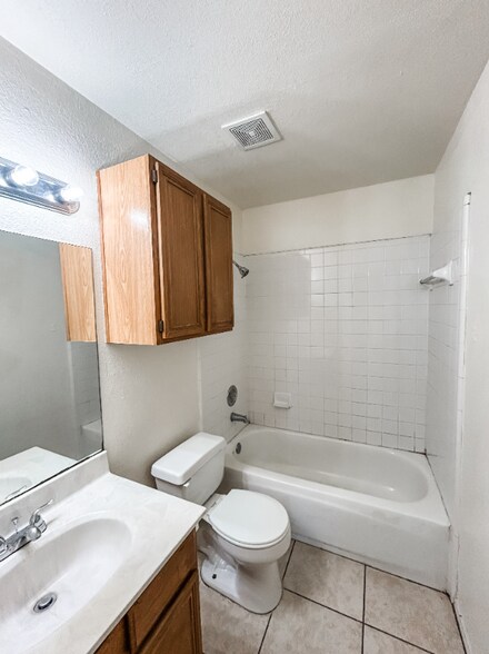 Building Photo - 1808 Windward Dr