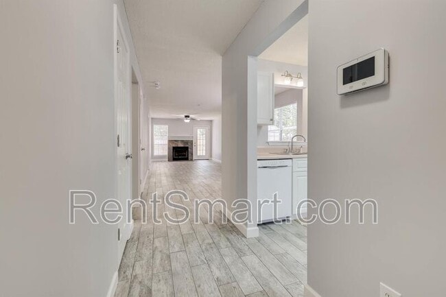 Building Photo - 4760 Brookwood Dr