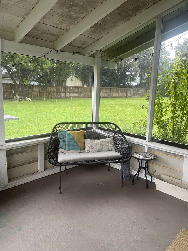 Building Photo - 2928 Del Rio Dr