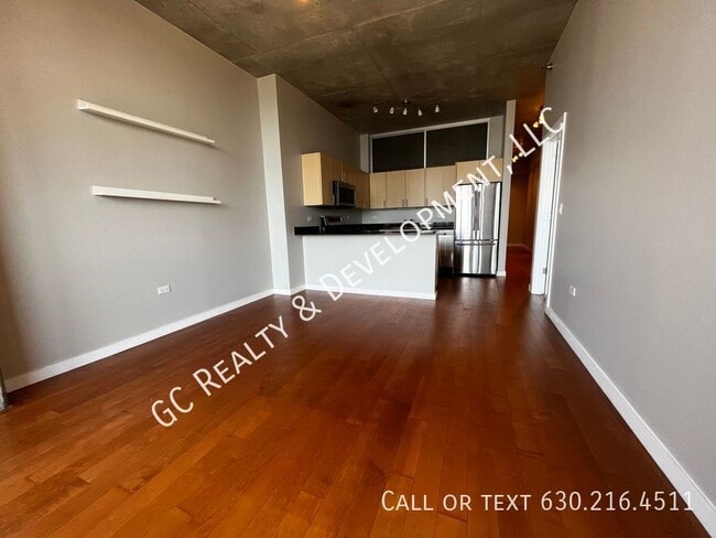 Building Photo - 235 W Van Buren St