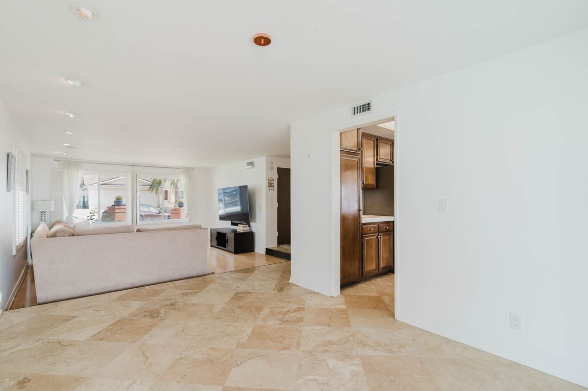 Building Photo - 906 Whitehaven Terrace