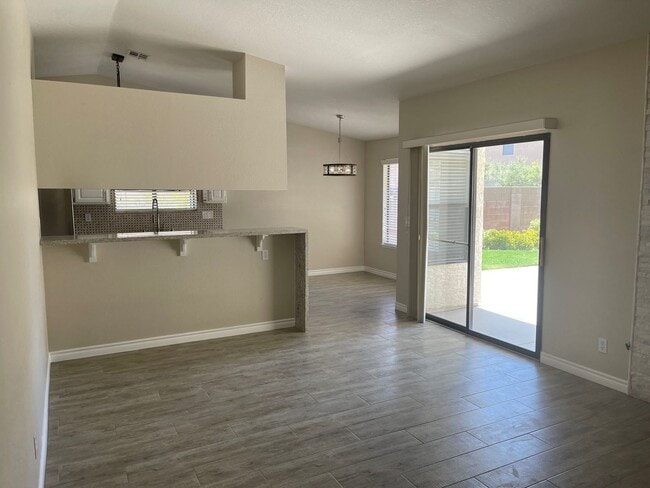 Building Photo - ***GORGEOUS SINGLE STORY BEAUTY IN THE HEA...