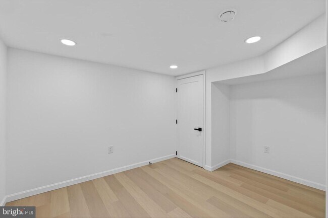 Building Photo - 2932 Yost Pl NE