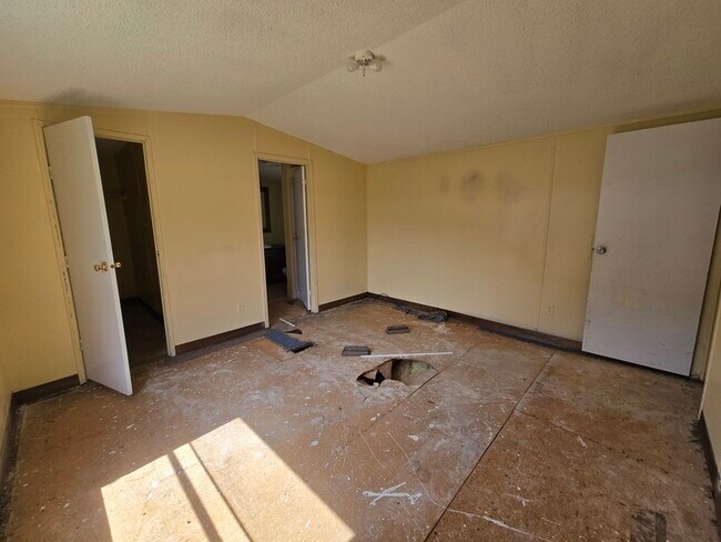 Building Photo - 2115 Cattail Cir