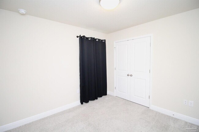 Building Photo - 8626 Walnut Ave