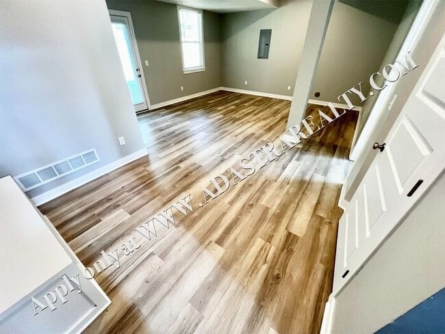 Building Photo - Beautiful Home in Independence-Available in JULY!!