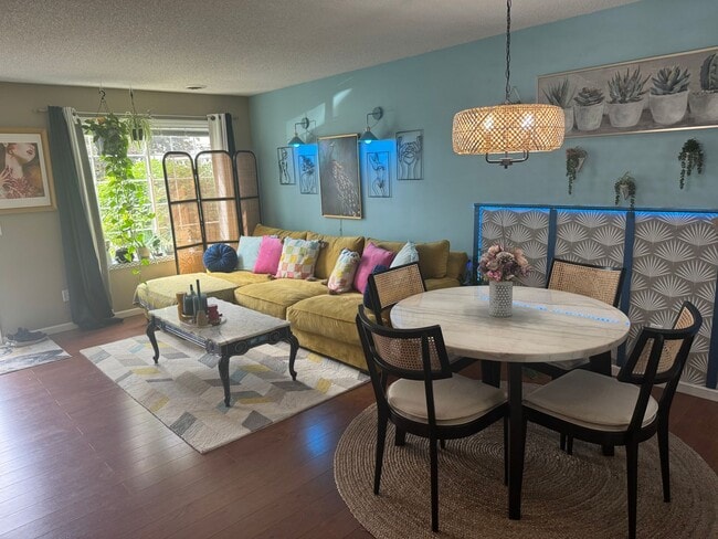 Building Photo - Updated 2 Br / 2 Ba End Unit TH w/ 2-Car G...