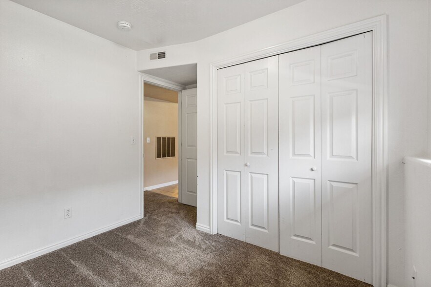 Building Photo - 1208 W 160 N