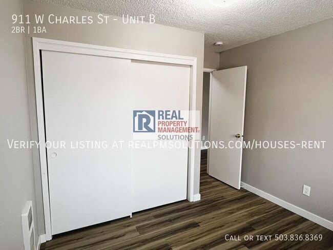 Building Photo - 911 Charles St