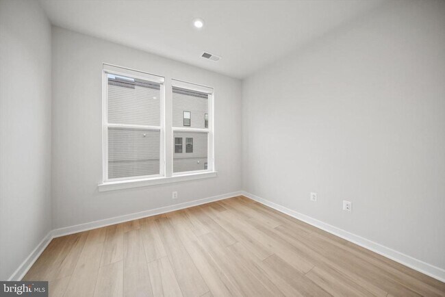 Building Photo - 14256 Newbrook Dr
