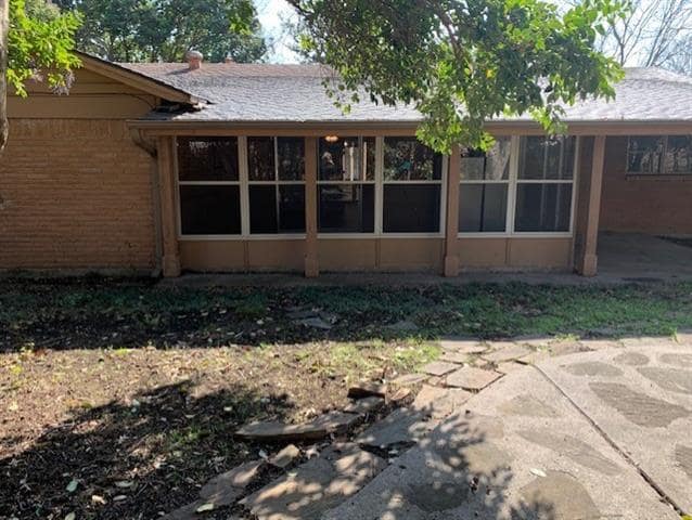 Building Photo - 2820 Southgate Dr