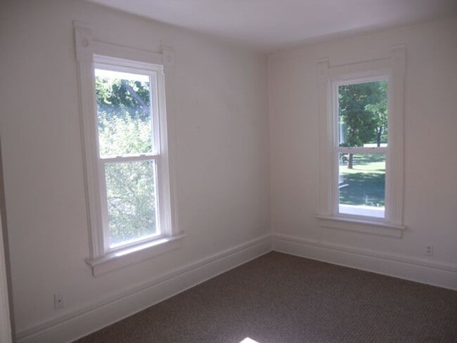 Building Photo - 205 1/2 Park Street