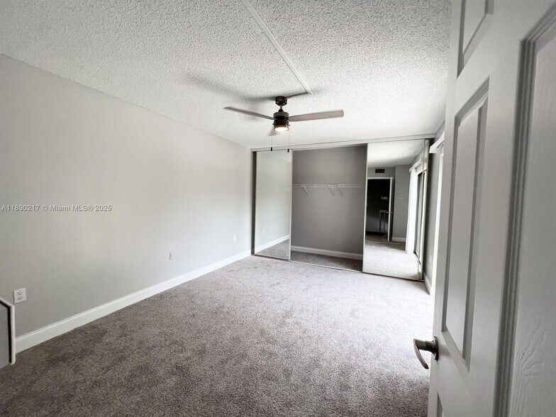 Building Photo - 1415 14th Ct
