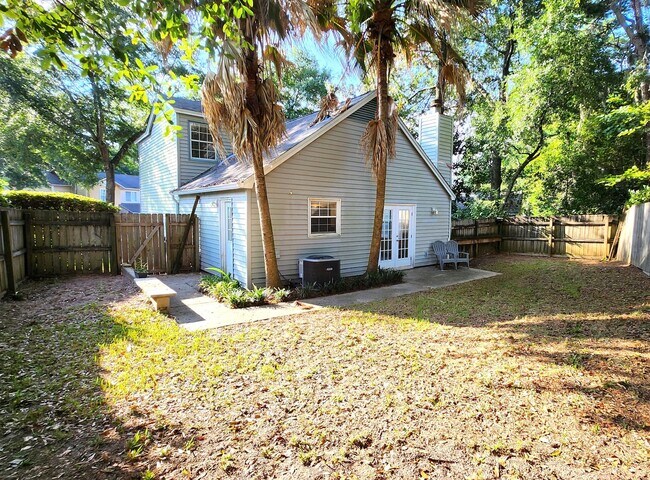 Building Photo - Charming 3 bedroom house near buck lake fo...