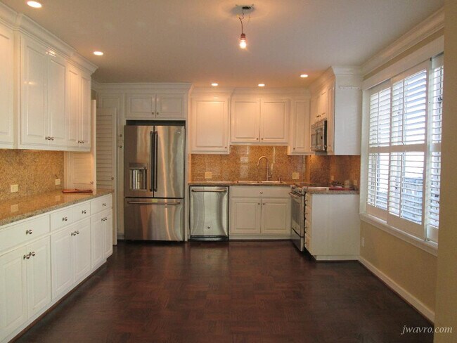 Building Photo - 1000 Green St