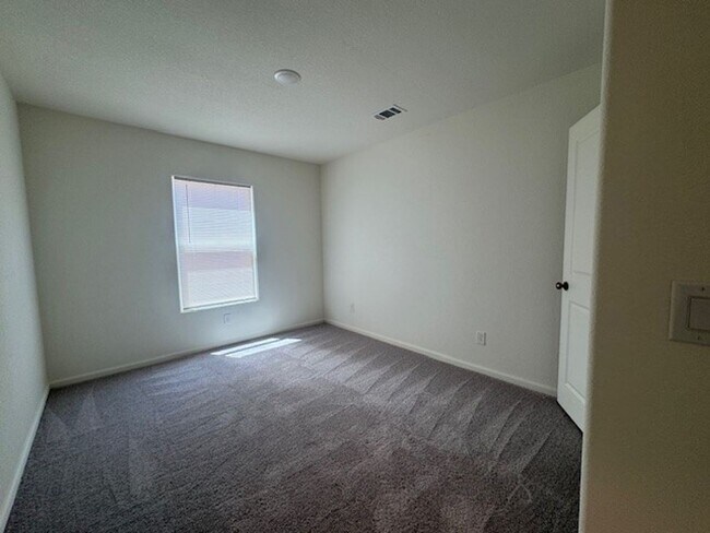 Building Photo - 1 Yr New 3 BR 2BA in Chaparral Terrace w/ ...