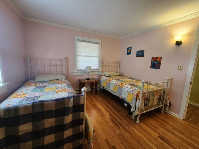 Building Photo - 832 W Fulton Rd