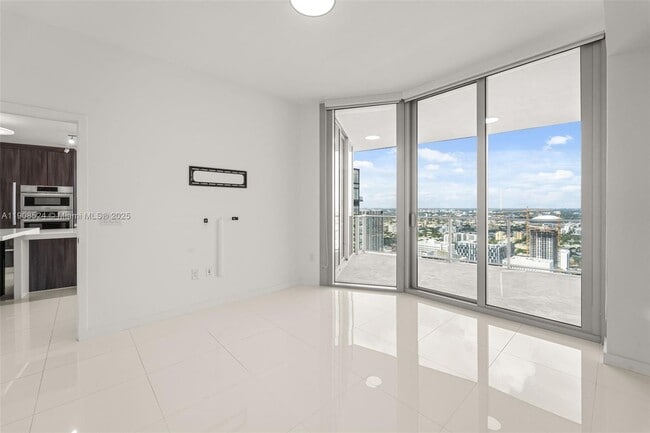 Building Photo - 851 NE 1st Ave