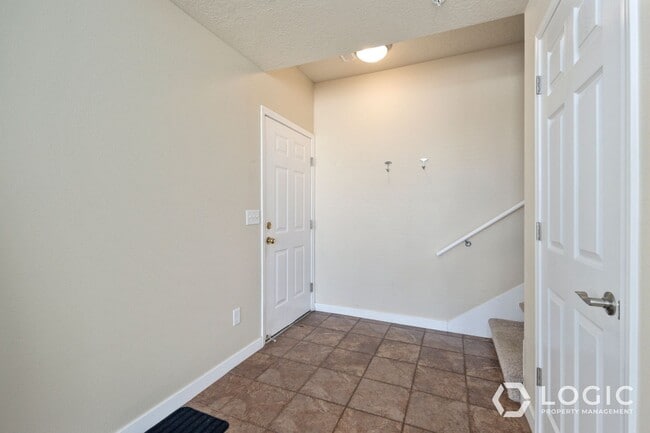 Building Photo - Grand Unit in Salt Lake City!