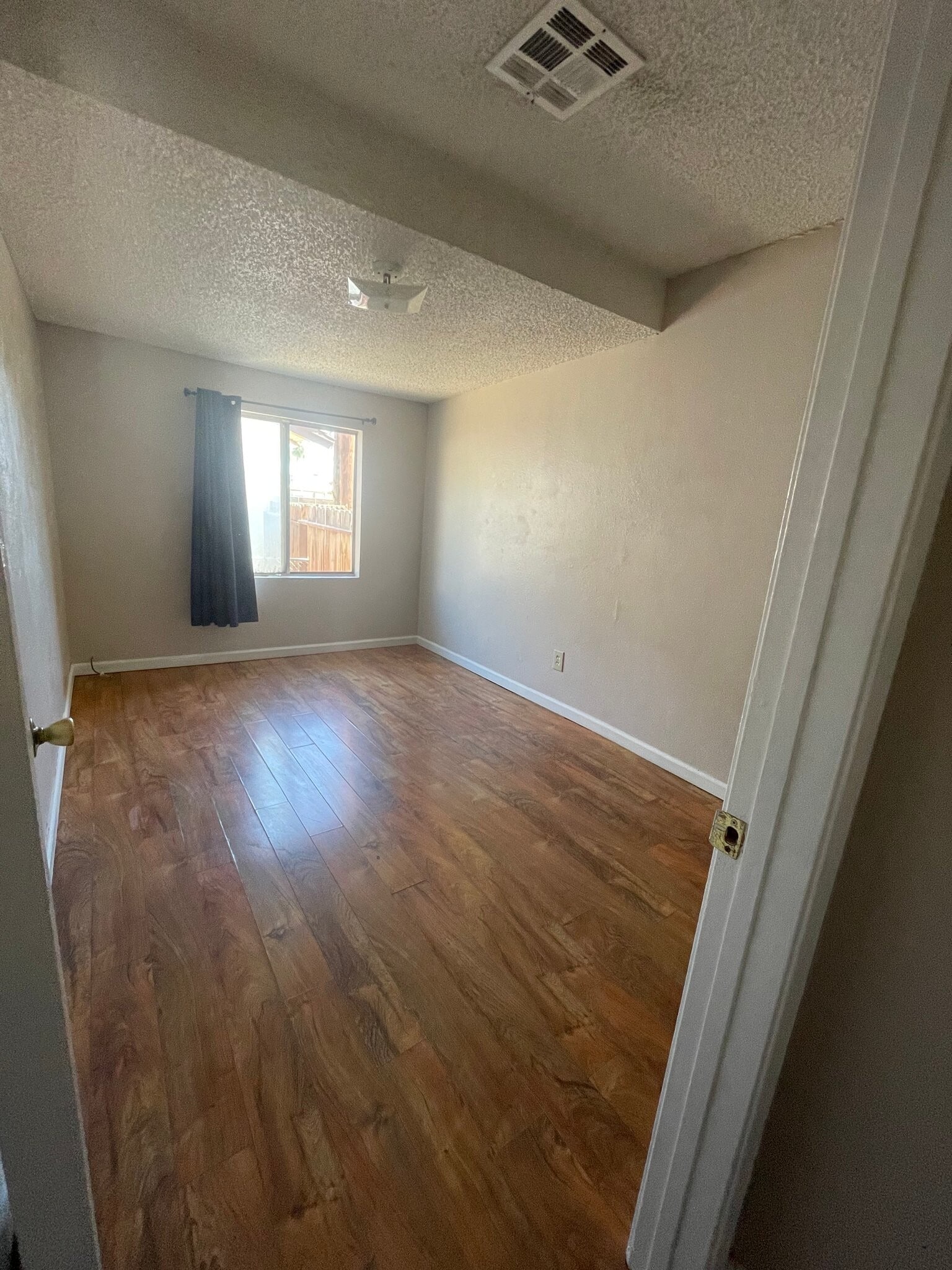 Building Photo - 415 H St