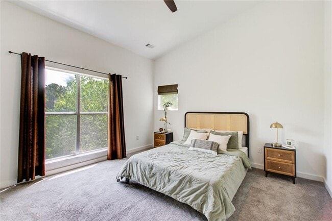 Building Photo - 241 Maynard Terrace SE