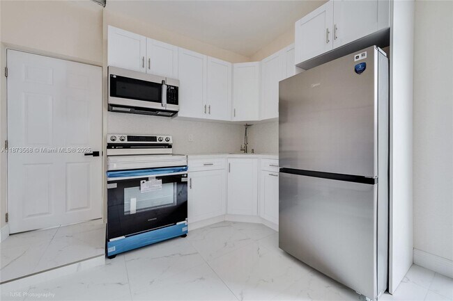 Building Photo - 10421 SW 184th St