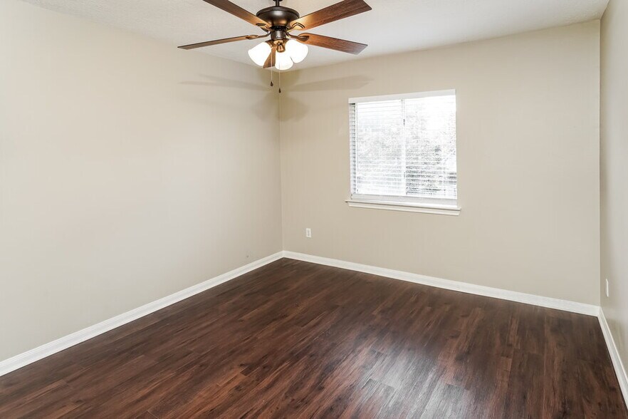 Building Photo - 16502 Wheatfield Dr