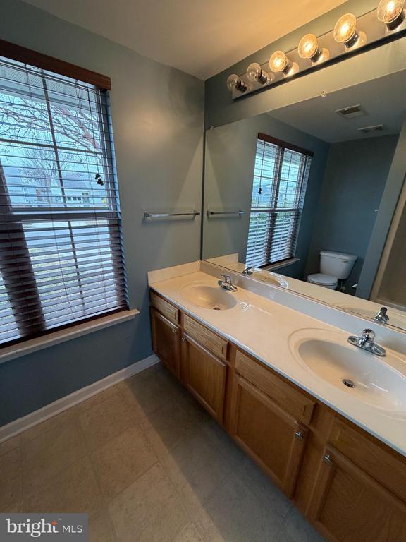 Building Photo - 2407 Saratoga Ave