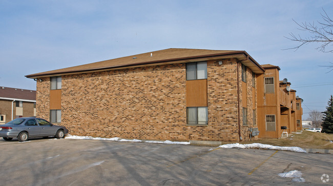 Primary Photo - 11621 W Brown Deer Rd