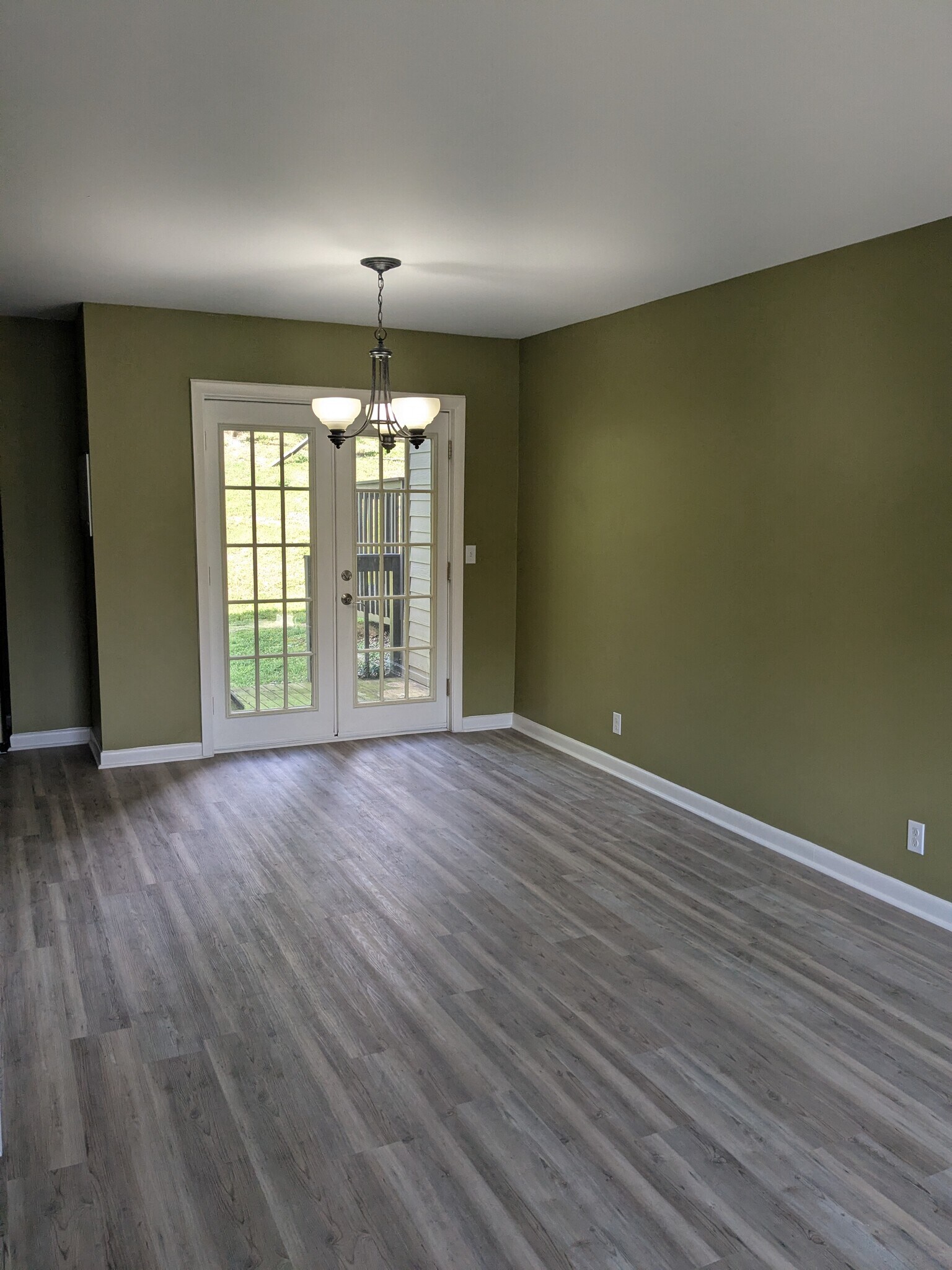 Building Photo - 215 Summit Ridge Dr