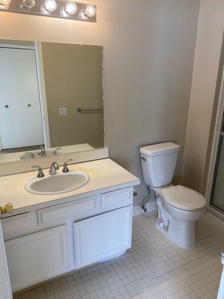 Master Bathroom 1 - 16150 N Park Dr