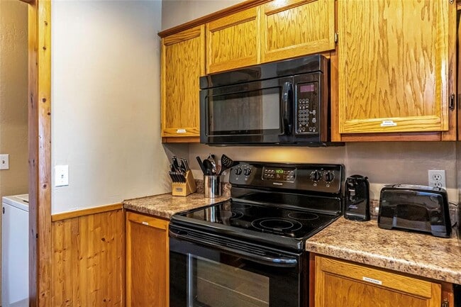 Building Photo - 512 Cypress Dr