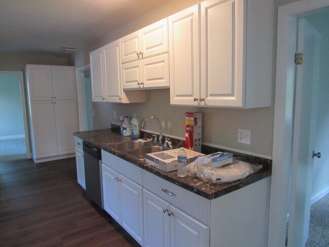 Building Photo - 19 Chapman St