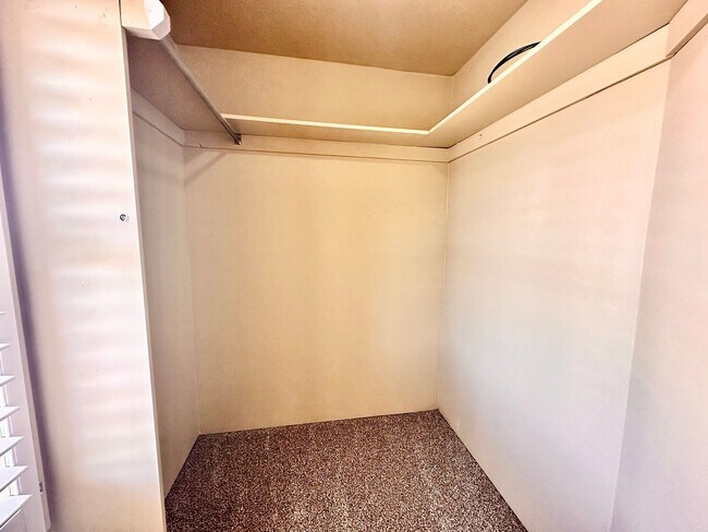 Building Photo - Spacious 4 Bed in Deer Creek - Move in Deposit-Free!(If Qualified)