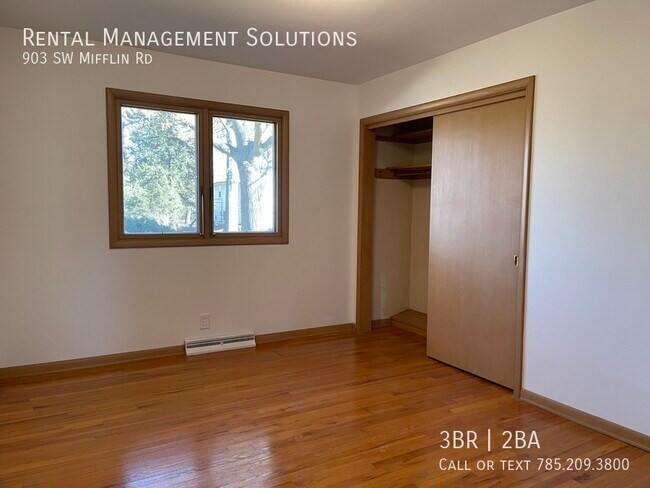 Building Photo - *RETRO KITCHEN & HUGE BASEMENT* 903 SW Mif...