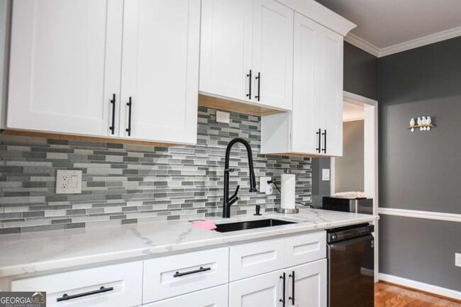 Building Photo - 304 Bridle Path