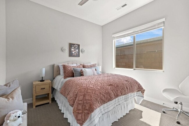 Building Photo - Beautiful 4 Bedroom Home!