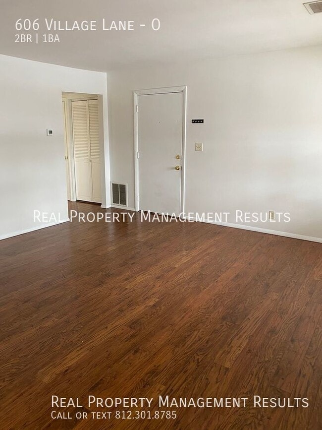 Building Photo - 606 Village Ln