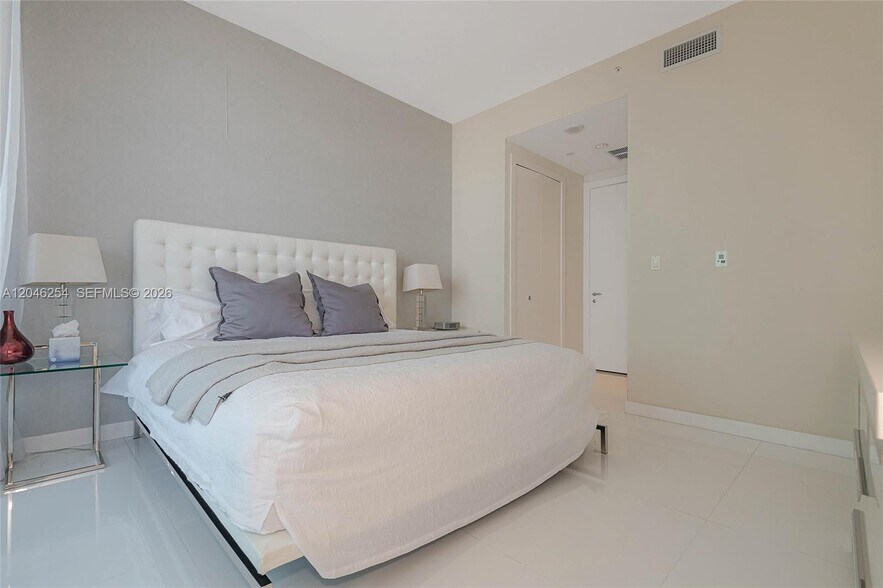 Building Photo - 200 Biscayne Boulevard Way