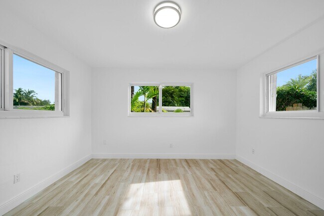 Building Photo - 7575 SW 134th St