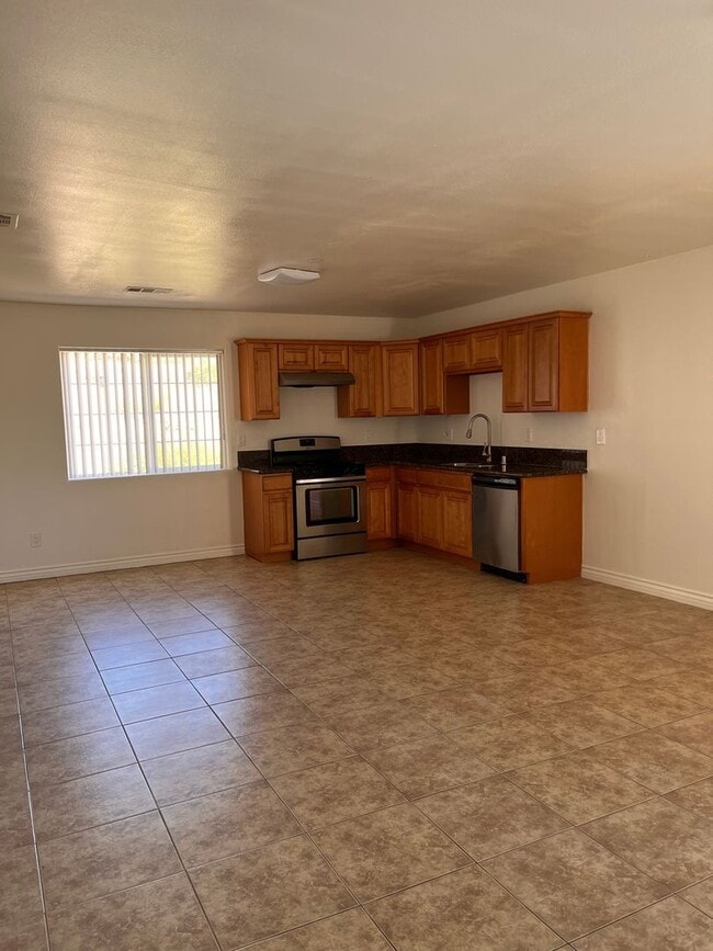 Building Photo - AVAILABLE NOW