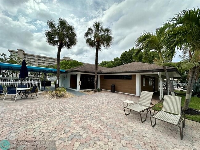 Building Photo - 2671 S Course Dr
