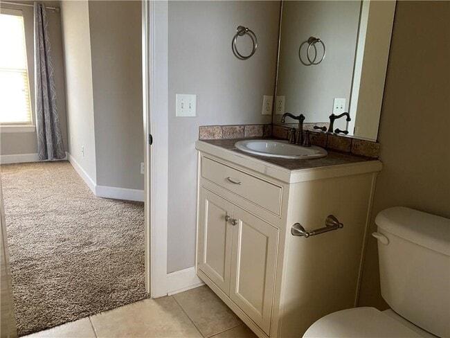 Building Photo - 3709 W Cherokee Rd