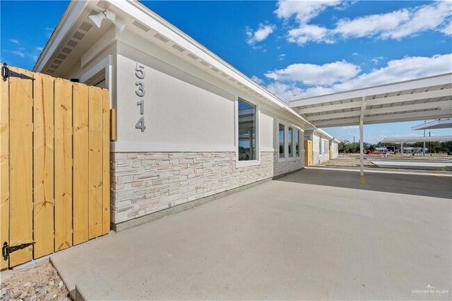 Building Photo - 14 Vision St